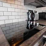 Apartment Stylish Marina Escape - Sleeps 2 Dublin