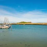 Apartment Stylish Marina Escape - Sleeps 2 *