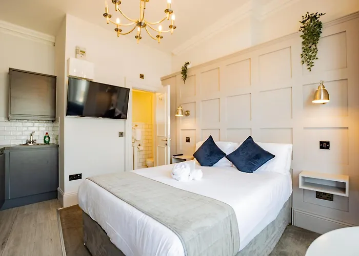 Stylish Marina Escape *