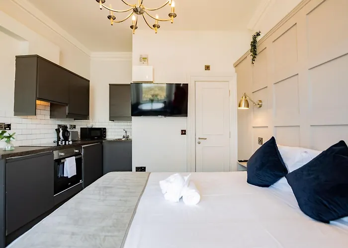 Stylish Marina Escape *