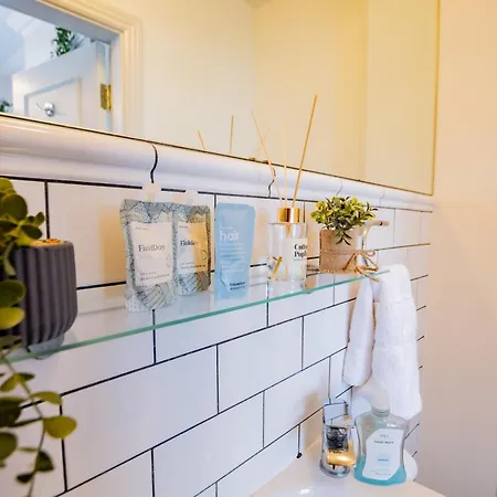 Stylish Marina Escape - Sleeps 2 * Dublin