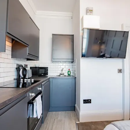 Stylish Marina Escape - Sleeps 2 Apartment